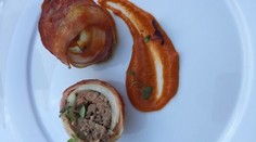 RECEPT NA DNES: Plnená cibuľa teľacím mäsom a hubami v slanine