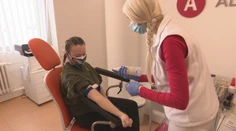 Študentka ošetrovateľstva súhlasila, že si protilátky po vakcíne nechá otestovať pred kamerou