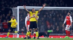 Chelsea si z Liverpoolu vezie bod, Arsenal doma zakopol s Watfordom