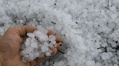 Slovensko už onedlho zasiahnu intenzívne búrky. Na týchto miestach čakajte prudké lejaky aj s krúpami, varuje SHMÚ