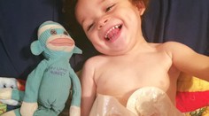 Chorému chlapcovi sa vyhrnulo tričko. Reakcia staršej dámy rozzúrila tisícky ľudí