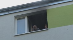 V bytovke úmyselne založil požiar. Viacero ľudí uväznili plamene vo vlastných bytoch