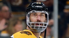 Zdeno Chára vyhral šiestykrát anketu hokejista roka, vyrovnal sa Hossovi