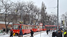 Ako predchádzať pošmyknutiu? Takto treba kráčať po zľadovatených povrchoch