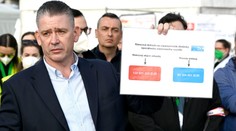 Mikulec si za rozhodnutím zapojiť súkromnú firmu do riadenia krízy stojí. Odvoláva sa už iba na jedno meno