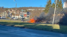 Na veľkej križovatke v Bratislave horel Mercedes