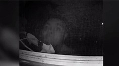 Desivý okamih: Kamera zachytila tajomnú tvár v okne