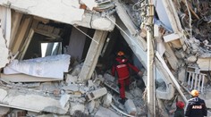 Turecko: Záchranári stále hľadajú obete zemetrasenia, mŕtvych je najmenej 38