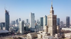 Tri roky si nič nevšimli. Zamestnankyňa potajomky okrádala vlastnú firmu, hrozia jej roky väzenia