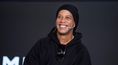 Neuveriteľné, nový dres, rovnaký úsmev. Ronaldinho reštartuje kariéru, dohodol sa s klubom z Talianska