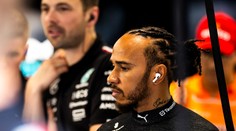 Lewis Hamilton bude jazdiť na monoposte legendárneho Sennu. Počas víkendovej VC si uctia pamiatku slávneho Brazílčana