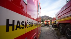 V Giraltovciach sa čelne zrazili dve autá. Na mieste zasahujú hasiči