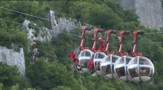 Lanovka smrti? 37 ľudí ostalo visieť vysoko nad zemou