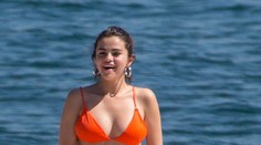 Selena Gomez v plavkách. Výrazne pribrala, no a čo!