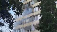 VIDEO: Rušné ráno v bratislavskej Petržalke. Plamene šľahali z balkóna bytu, ľudí evakuovali