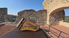 Klavír, ktorý hrá bez hudobníka. Na hrade Beckov vznikol zvukový zázrak