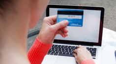 Zamestnankyňa v predajni áut v Trenčíne robila fiktívne faktúry: Štát prišiel o 1,5 milióna