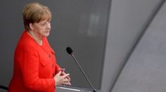 V Nemecku dosiahli kompromis v spore o migrácii. Merkelová súhlasila s tranzitnými zónami