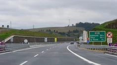 Štát pri výstavbe diaľnic klame a sľubuje nereálne termíny, tvrdí INEKO