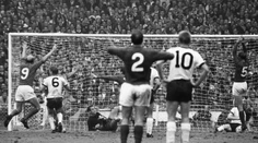 Za Stalingrad, mal odvetiť Soviet Nemcom. Angličania boli majstri sveta len raz. Po góle, ktorý nikto nevidel
