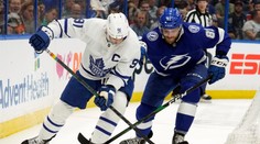 Erik Černák a Zdeno Chára si pripísali po jednej asistencii. Stamkos sa stal bodovým rekordérom Tampy Bay