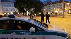 Dráma v hlavnom meste. Muž zaspal v tráve, žena ho nožom bodla do tváre, pri jeho úteku aj do chrbta