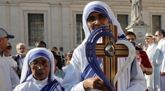 Pápež František vyhlásil Matku Terezu za svätú