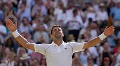 Djokovič opäť ovládol Wimbledon. Vo finále zdolal Kyrgiosa v štyroch setoch