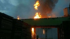 V Starej Kremničke horela píla, niekoľko hodín tam zasahovalo viac ako 30 hasičov