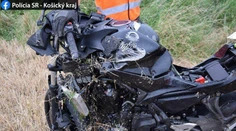 Zrážka motorky s traktorom pri Trebišove si vyžiadala život 45-ročného muža