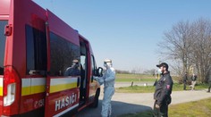 Do rakúskeho Kittsee prichádzajú ďalší slovenskí občania, pešo smerujú k hraniciam