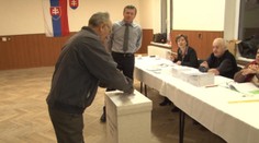 Voliči sa môžu s otázkami, ktoré sa týkajú volieb, obrátiť na infolinku