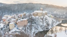 V Karlových Varoch začal Nový rok dramaticky. Nadránom znásilnil muž mladú ženu a druhú pobodal