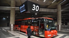Autobusová stanica v Bratislave čelí kritike. Priestor pre cestujúcich sa výrazne scvrkol