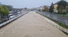Hladiny v Rakúsku dramaticky stúpli. Niektoré ulice a domy vo Viedni zaplavila voda
