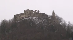 Matúšovo kráľovstvo sa rozpadá. V Považskej Bystrici zachraňujú hrad