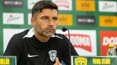 VIDEO: Všetkých predávajú, nikto neprichádza. Tréner Žiliny reagoval na ostrú kritiku fanúšikov