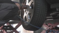 Prezuť či neprezuť. To je iba jedna z mnohých otázok, ktoré riešia vodiči pred zimou