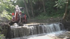 Riečna revolúcia oslobodí naše rieky. Pod Poľanou už odstraňujú neželané zábrany