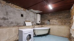 Žena vlákala nevlastnú dcéru (†3) do práčky, kde sa utopila. Motív je rovnako šokujúci ako samotný čin