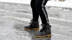 Na viacerých horských priechodoch je sneh aj poľadovica