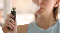 Pre elektronickú cigaretu mohla skončiť vo väzení. Turistka varuje všetkých, ktorí cestujú do Thajska