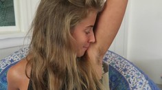 Mladá blogerka sa nedepiluje a prestala používať deodorant. Toto je výsledok