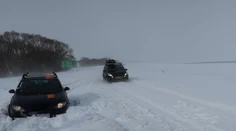 Na východe platí kalamitná situácia. Cestári však varujú pred zľadovateným snehom v okrese na juhu