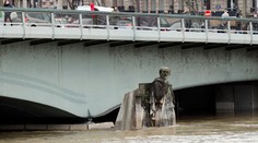 Z Paríža a okolia evakuovali stovky ľudí, hladina Seiny ďalej stúpa