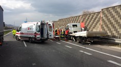 Pri Beluši sa zrazili dva kamióny. Diaľnica bola uzavretá takmer tri hodiny