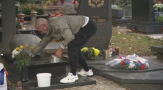 Dušičkové prípravy naberajú na sile. Zapĺňajú sa cintoríny aj parkoviská pred nimi