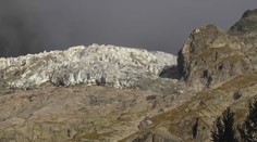 Pod najvyšším vrchom Európy hrozí katastrofa. Do pohybu sa dala masa ľadu