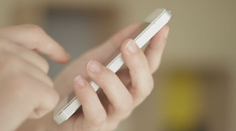 Deťom rastú oči rýchlejšie, než by mali. Telefóny môžu spôsobiť doživotné problémy