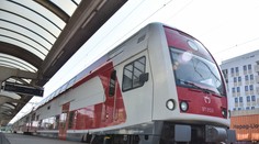 Cestujúci z okolia Bratislavy ostro kritizujú nový vlakový grafikon. Tvrdia, že cestujú ako dobytok